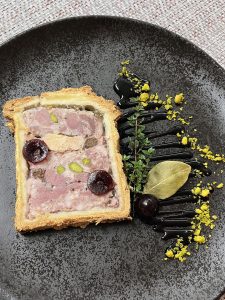 Pâté en croûte de canard aux griottes